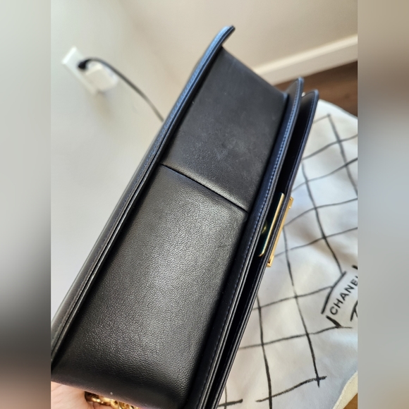 CHANEL Caviar Quilted Medium Boy Flap Black - Picture 9 of 15